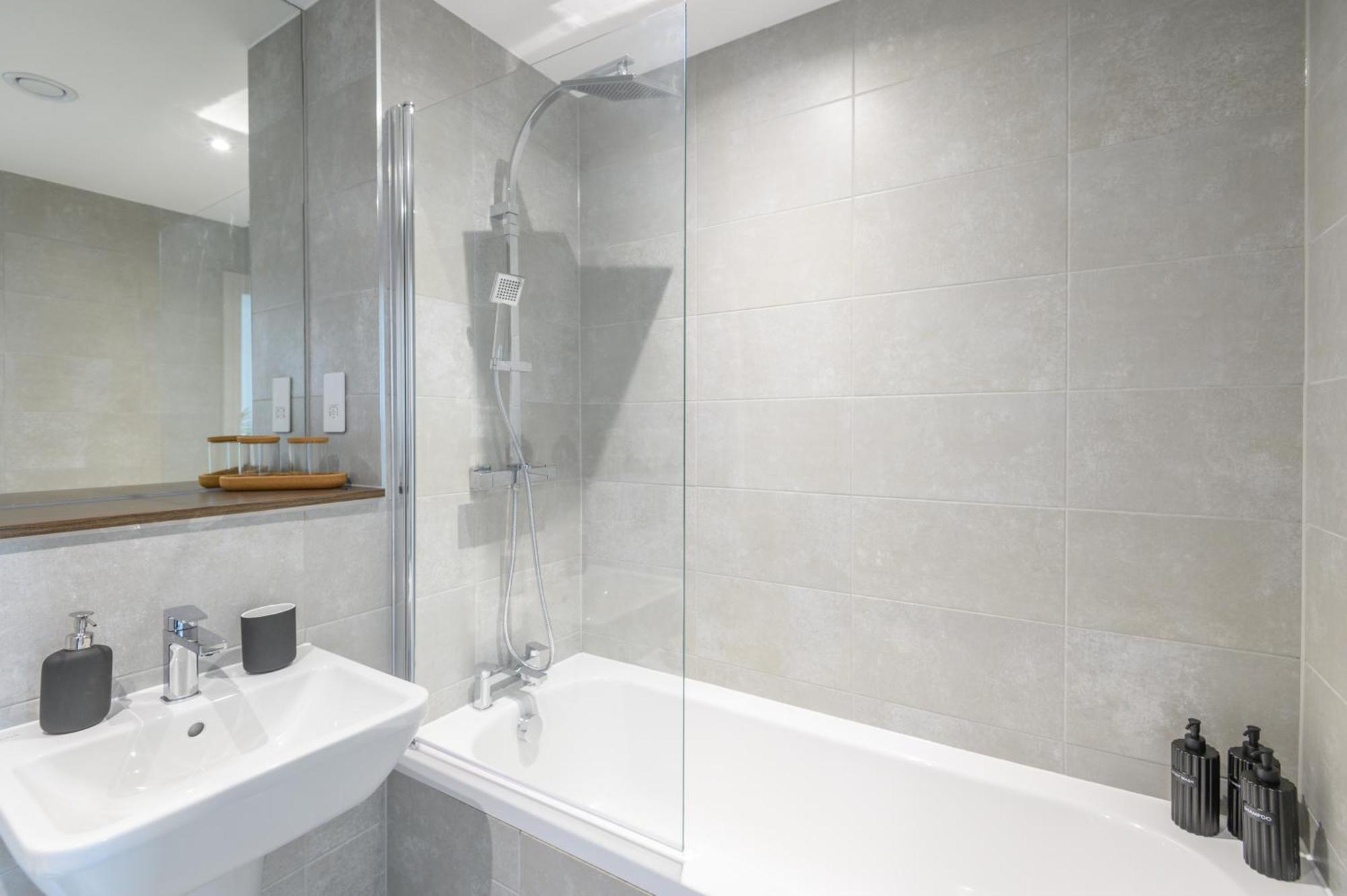 Superior 1 Bed Apartment By Leeds Train Staiton エクステリア 写真